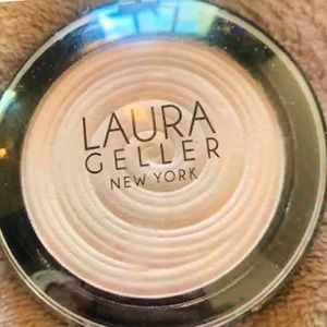 Laura Geller Highlighter moon dust